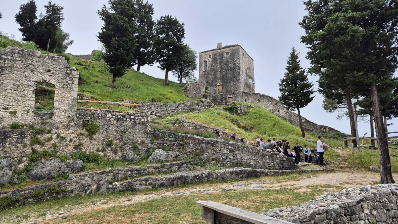 ŠKOLSKI IZLET UČENIKA VI I VII RAZREDA U STOLAC 